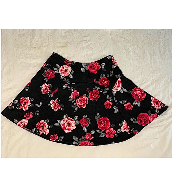 Forever 21 Floral Skirt - Picture 2 of 2